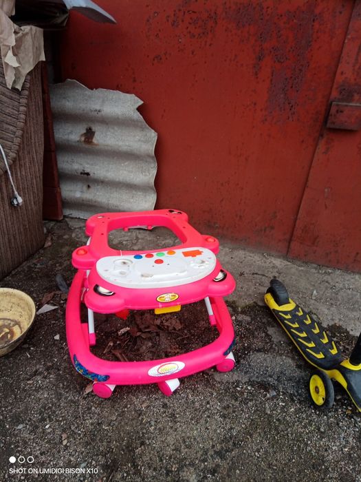 Детский самокат и ходунки