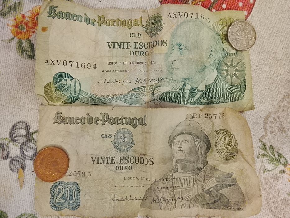 Várias moedas de coleção