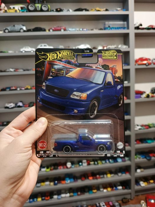 Ford F-150 SVT Lightning hot wheels boulevard