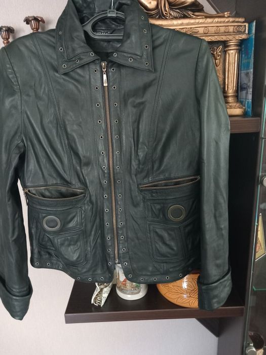 Кожаная куртка чёрного цвета в хорошом  состояни