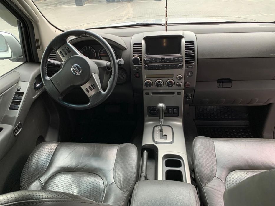 NISSAN Pathfinder 4.0 V-6 2007 р. 7 місць
