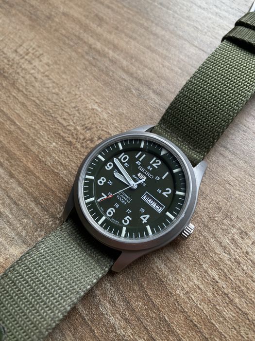 Чоловічий годинник Seiko SNZG09K1 Automatic (хакі)