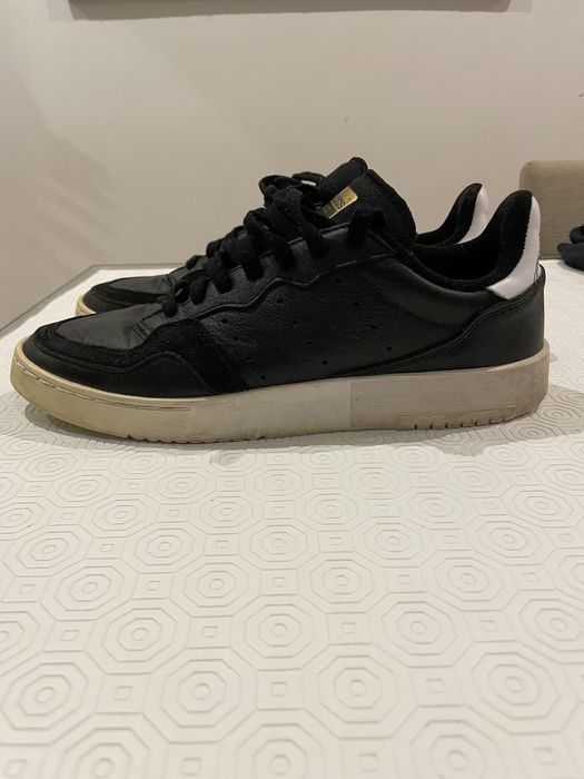 Adidas de cabedao preto, muito bom estado.