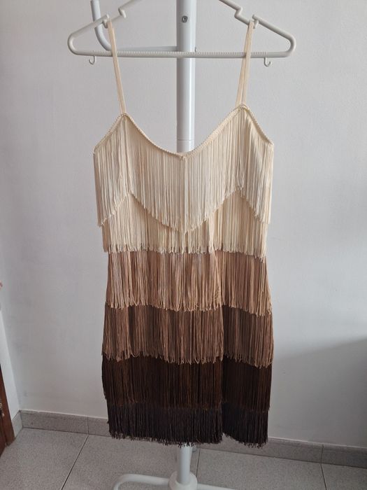 Vestido de fios em camadas, marca Savüka, alça ajustável,  tamanho S