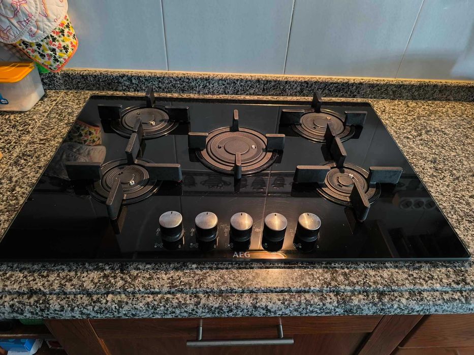 Placa a gas natural com 5 bicos AEG
