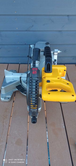 Piła Ukośnica z posuwem DeWalt 18v DCS365 185mm