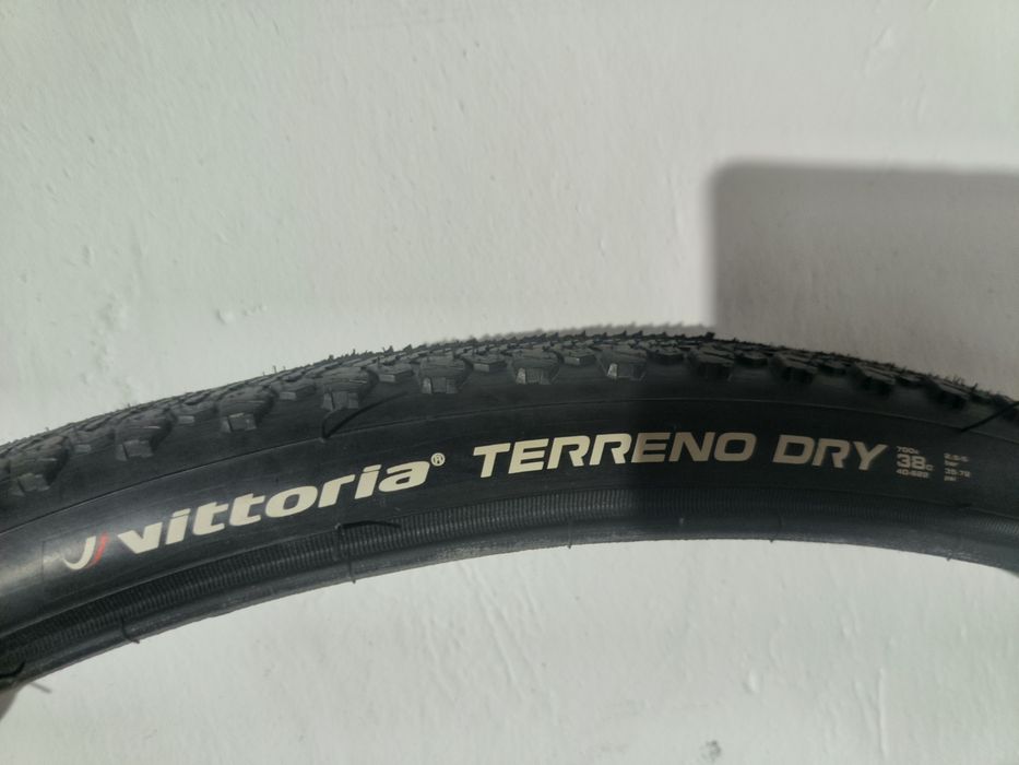 Opony rowerowe Vittoria Dry 38