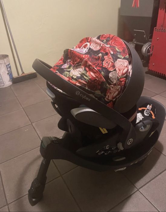 Cybex Cloud Z i-size-Spring Blossom dark. Nosidełko dziecięce