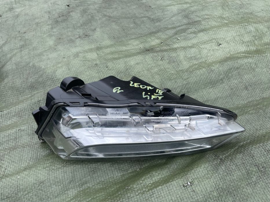 Seat Leon Halogen LED prawy przód
