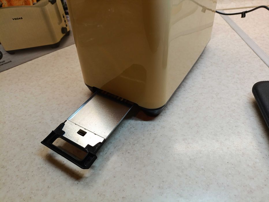 Тостер VEGAS  VET - 2001 B