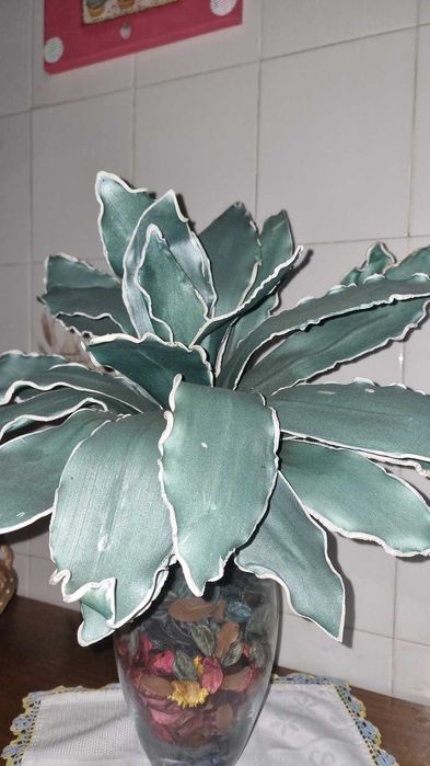 Flor decorativa verde azulada