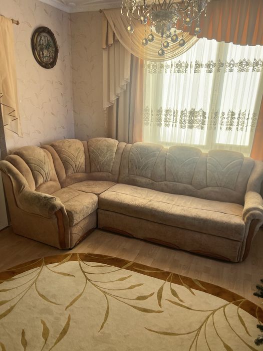 Кутовий диван для вітальні