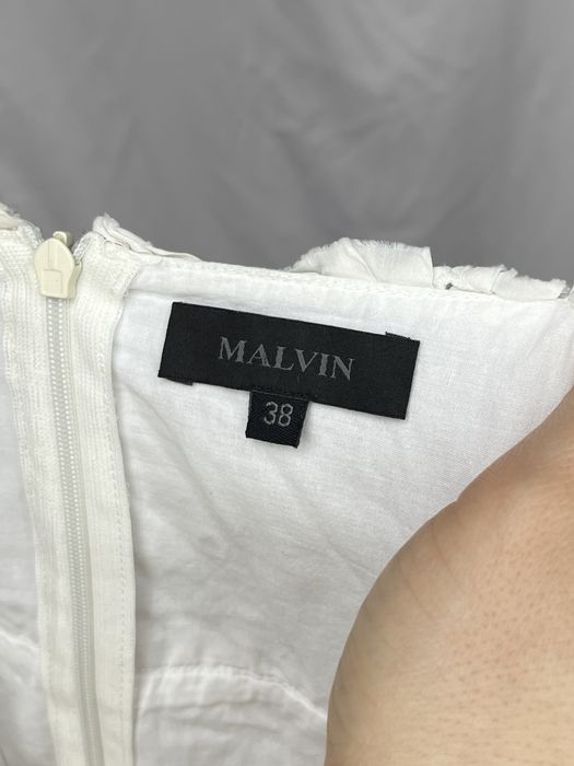 Biała rozkloszowana ażurowa długa maxi sukienka malvin