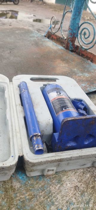 Продам домкрат на 5 тон