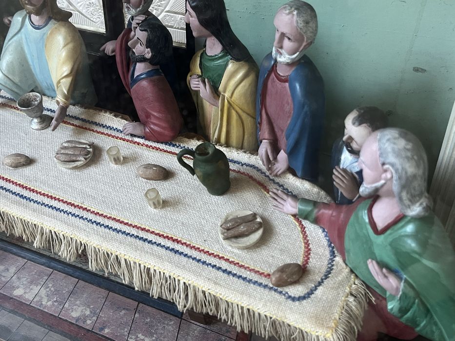Ultima Ceia, Artesanato nacional em madeira pintada