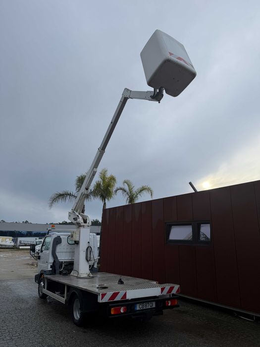 Nissan Cabstar plataforma elevatória 10mt