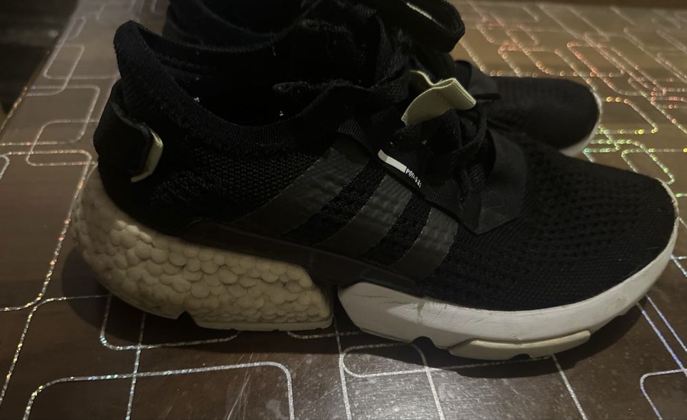 Жіночі кросівки adidas 41