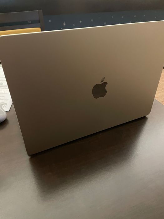 MacBook Luz das Estrelas 15.3 2024