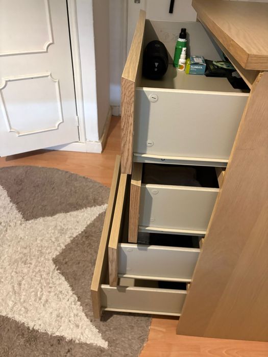 Comoda com 4 gavetas