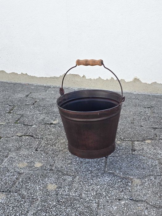 Balde de jardim em folha de zinco