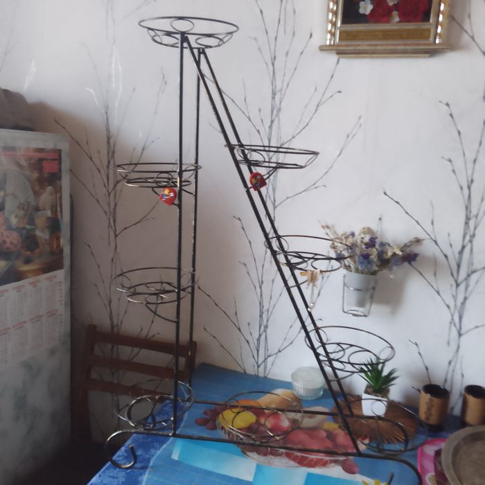 Продам подставка для цветов