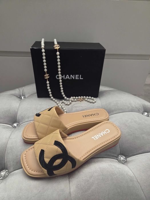 Klapki beżowe chanel