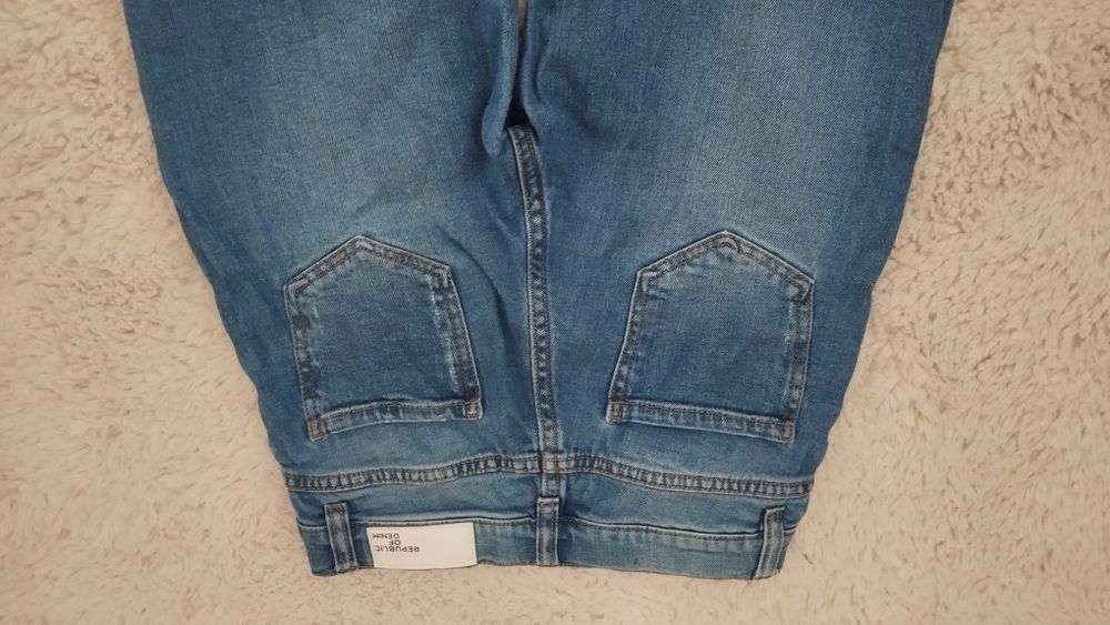 Spodnie jeans z dziurami