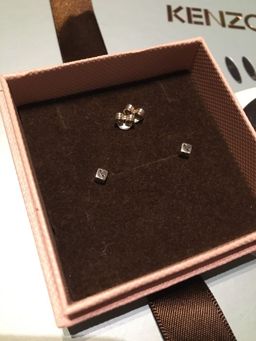 Srebrne kolczyki kostki sztyfty