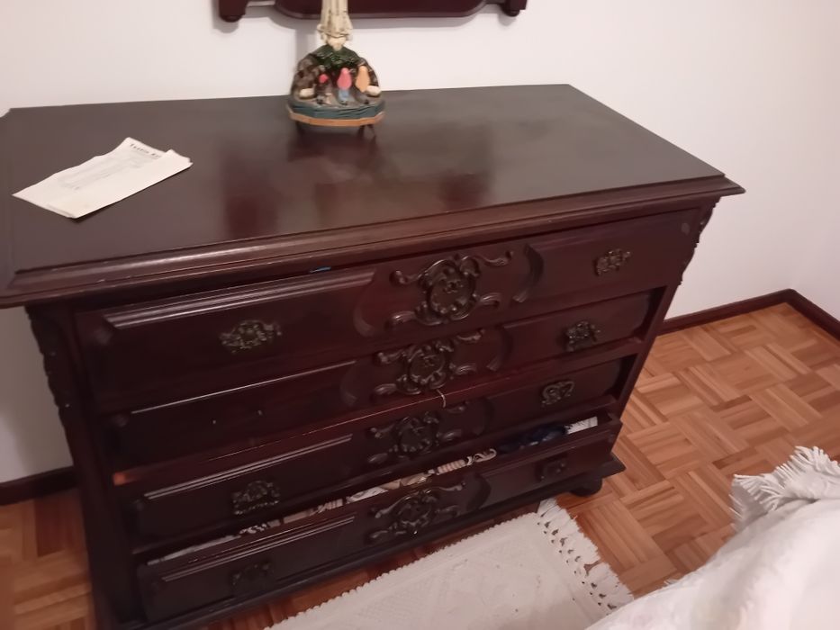 Cómoda roupeiro e guarda louças