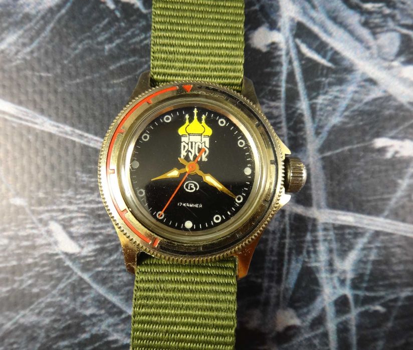 Часы ВОСТОК   механические 17 камней обслужены точны ход