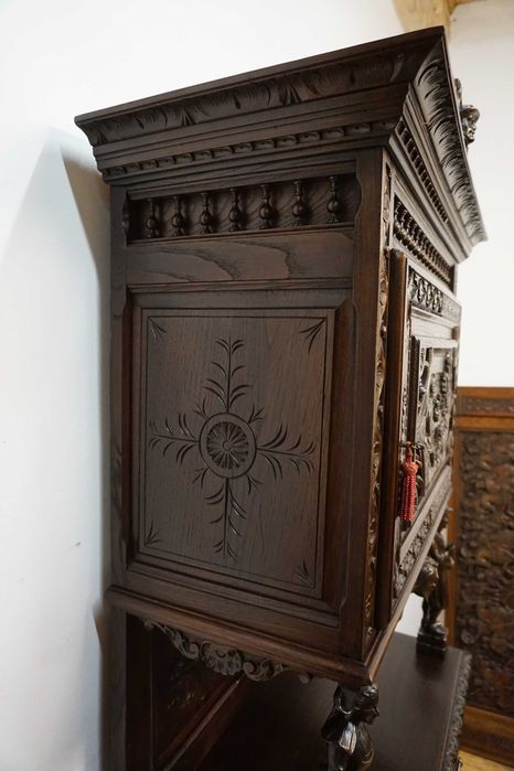Luksusowy Kredens Bretoński – Zgrabny, Unikatowy Mebel Premium