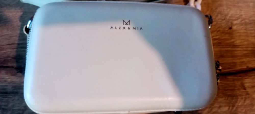 Біла сумка або клач в хорошому стані