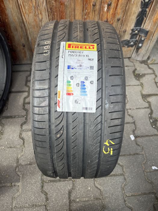 Opona Pirelli 255/35/19 pojedynka