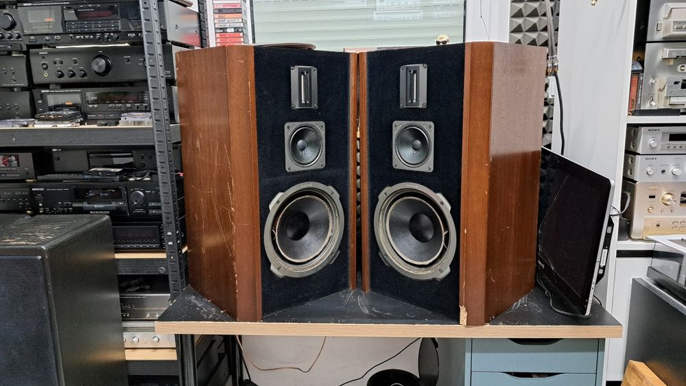 Kolumny Quadral WOLTAN Phonologue