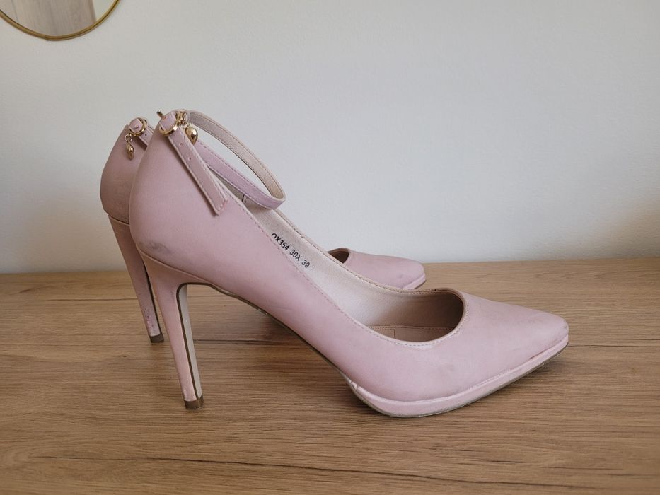 Czółenka na obcasie