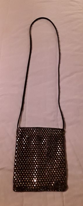 Mala a tiracolo preta com lantejoulas douradas
