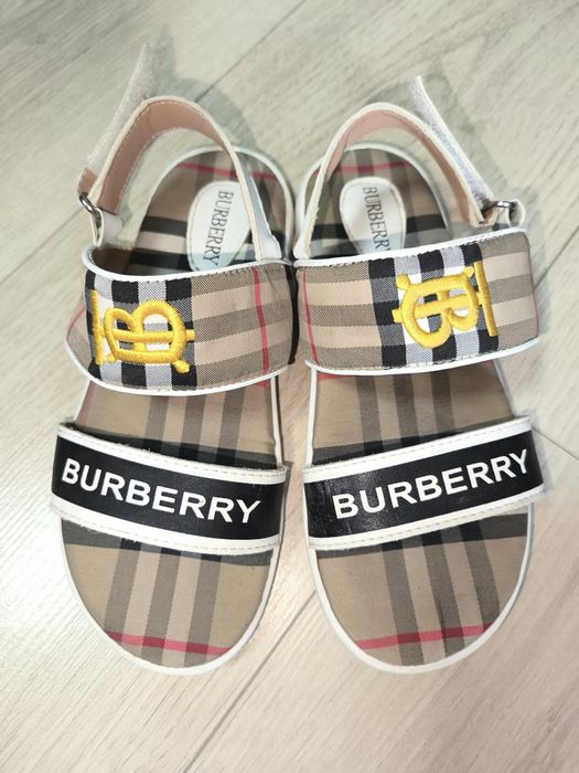 Пакет одягу(штани,куртка,кофта,реглани)7-8 років