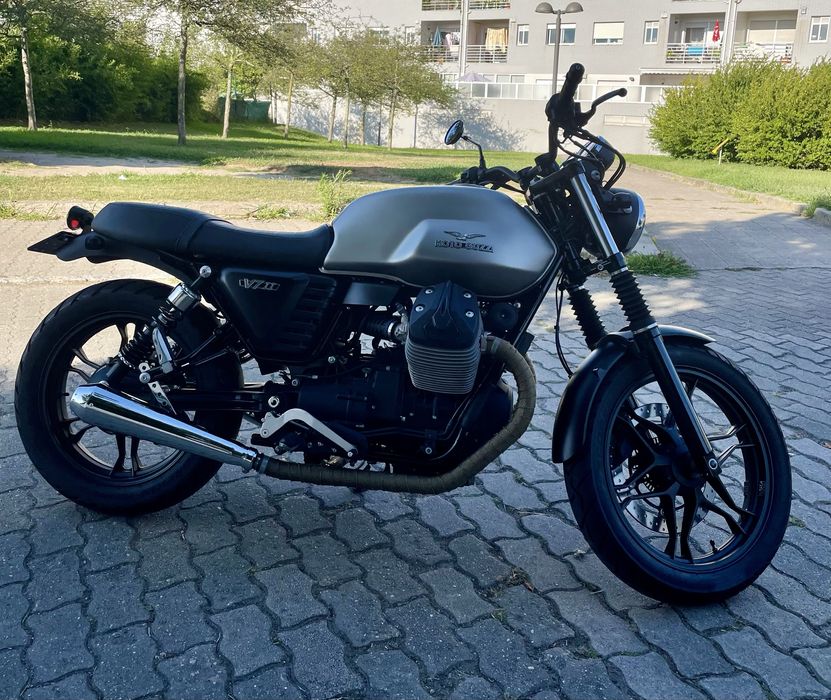 Moto Guzzi V7 Stone