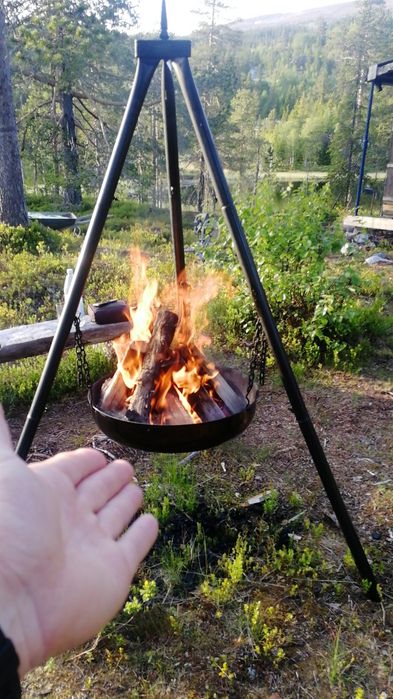 Norweski viking grill  trójnogi palenisko
