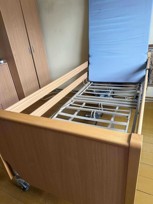 Łóżko rehabilitacyjne sterowane elektrycznie