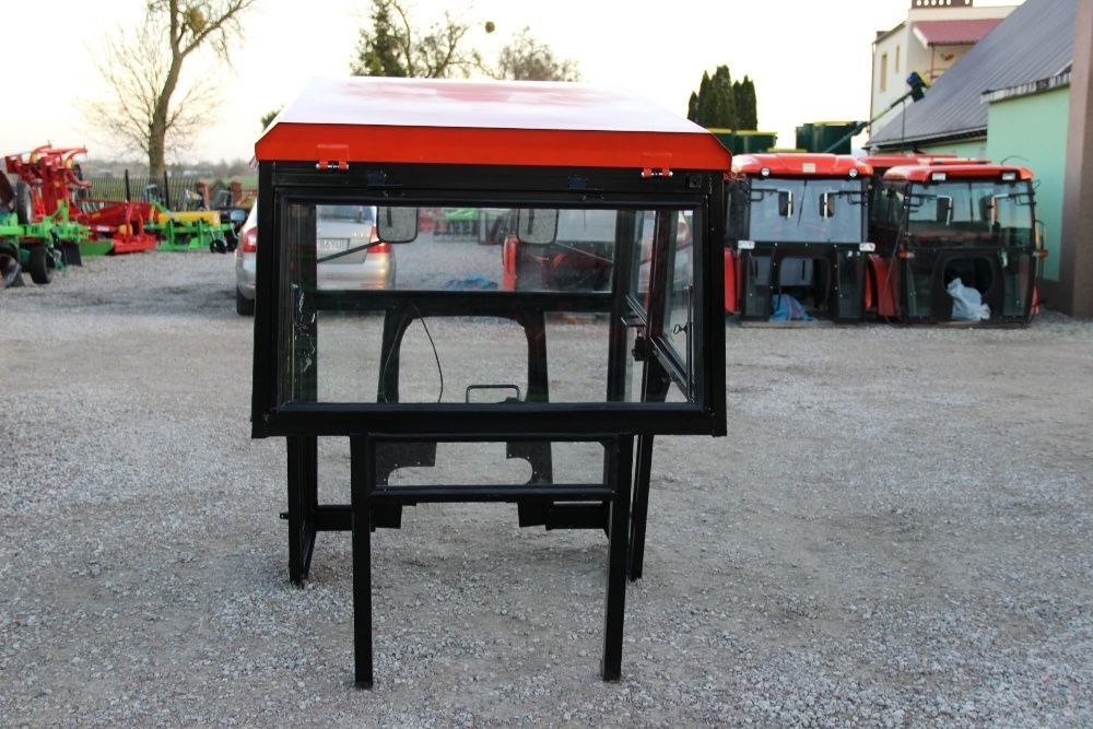 Kabina ciągnikowa do ciągnika MF 235 255 bez błotników CE