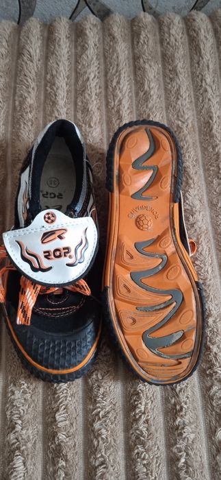 Кеди футбольні 35