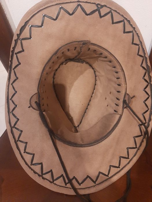 Chapéu estilo cowboy beje castanho claro