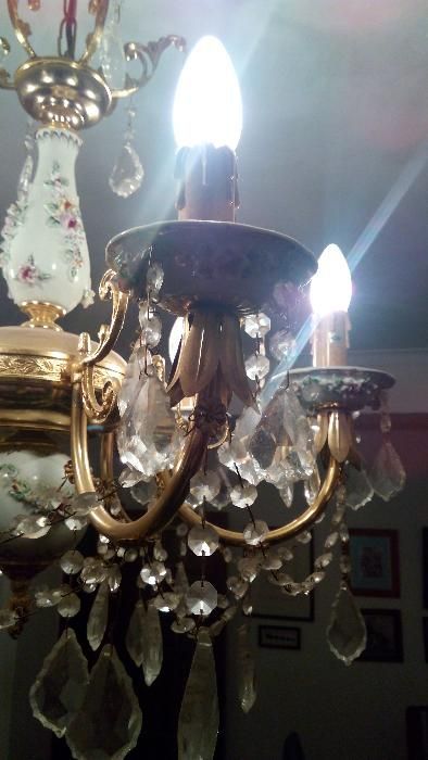 Candeeiro em latão, porcelana e cristal
