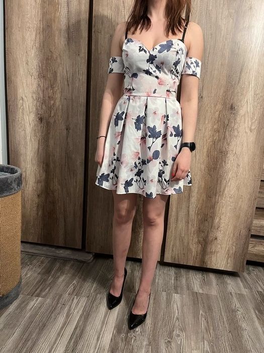 Sukienka firmy Loola nowa S Sprzedam błękitna sukienkę z rozmiarze S f