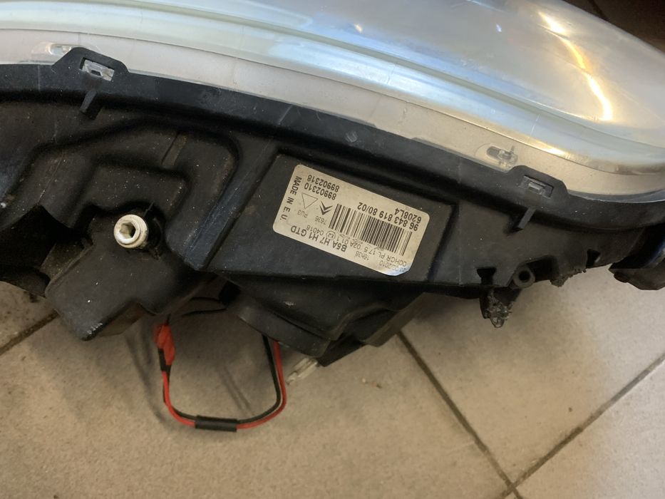 Citroen C4 lampa przód prawa