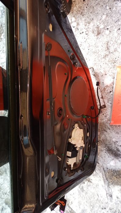 Volkswagen Golf 5 HB drzwi prawe tył LC9Z