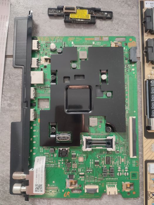 Moduły z tv Samsung UE70AU8072U