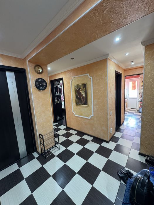 Продам 3-кімнатну квартиру  м-н Жовтневий