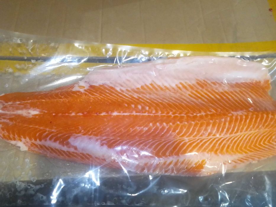 Лосось и форель малосольная